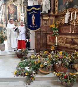 Festgottesdienst mit Kräuterweihe