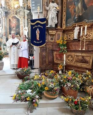 Festgottesdienst mit Kräuterweihe