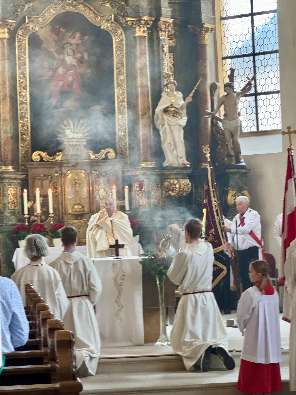 HI35.2_2026_Fronl_Altar_Kirche