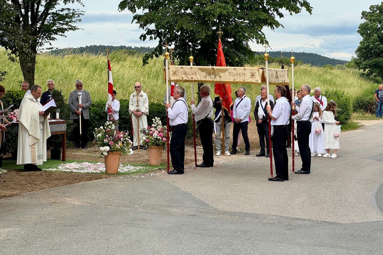 HI35.2_2026_Fronl_Altar_Seitlich