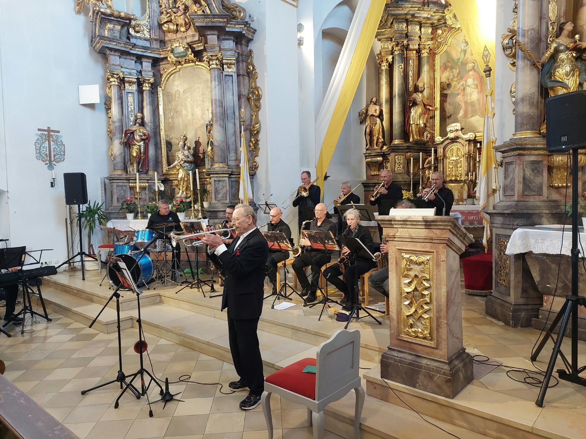 Bild_Otto Herzog m. Band